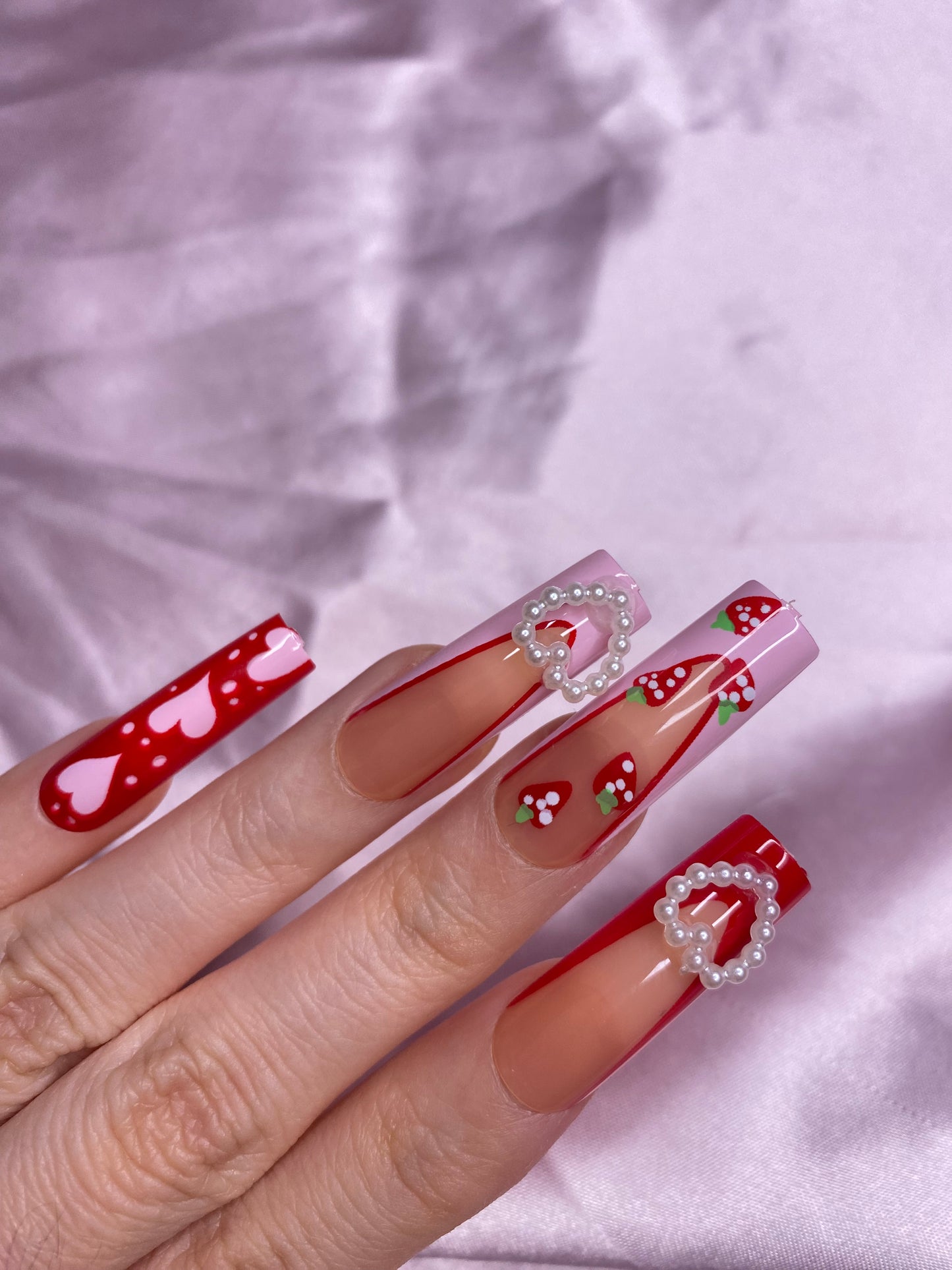 “Strawberry shortcake” nails