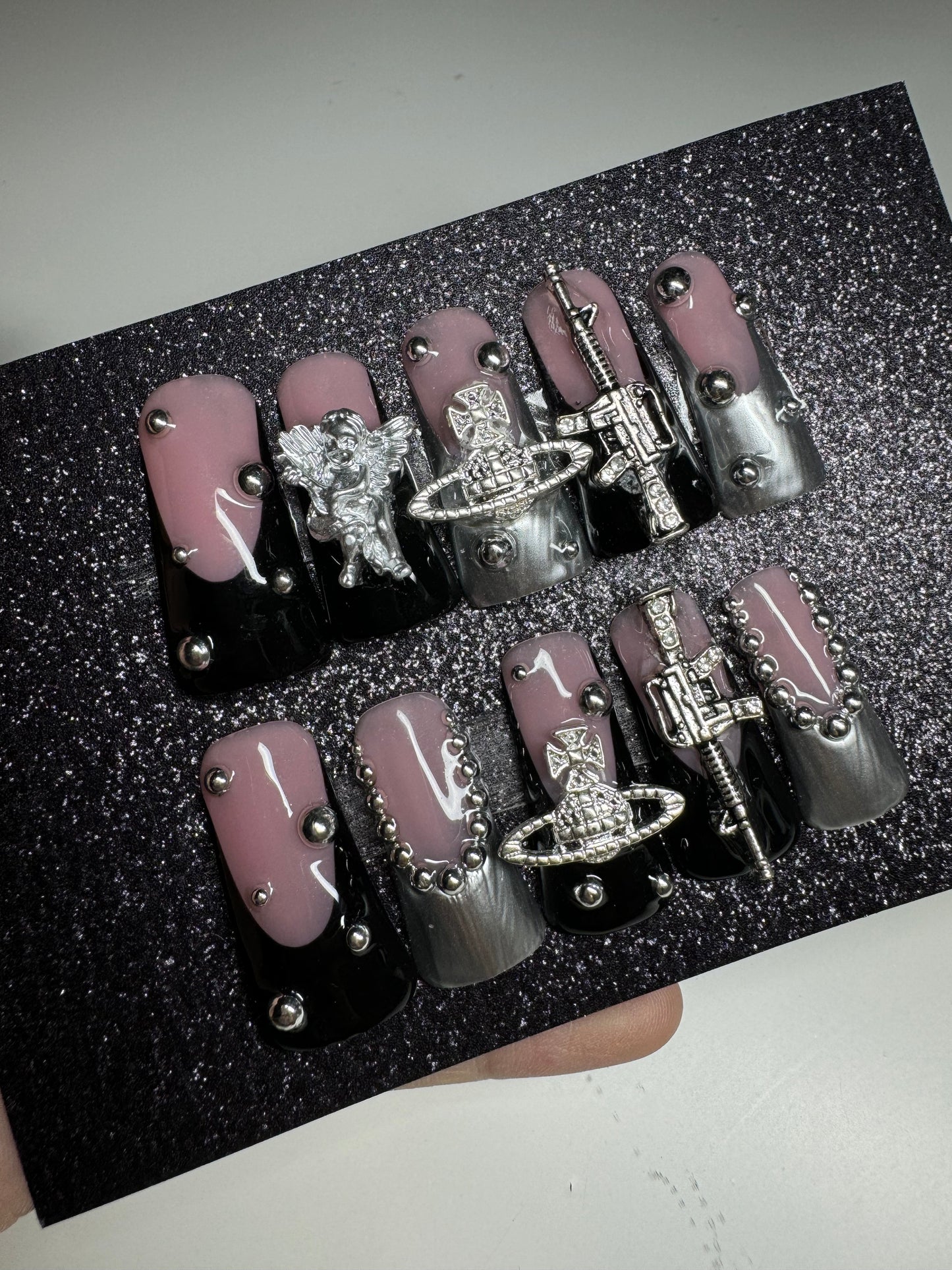 Chrome/black duck nail press ons